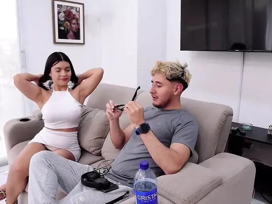 I'm Camila Henao, a Latina who seduces