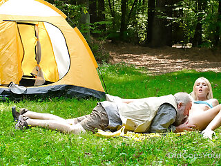 Older gentleman gets a young blonde's pussy